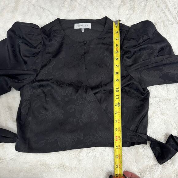 WAYF Size M Black Floral Jacquard Elegant Silky Cropped Classic Wrap Top Date - Picture 9 of 11